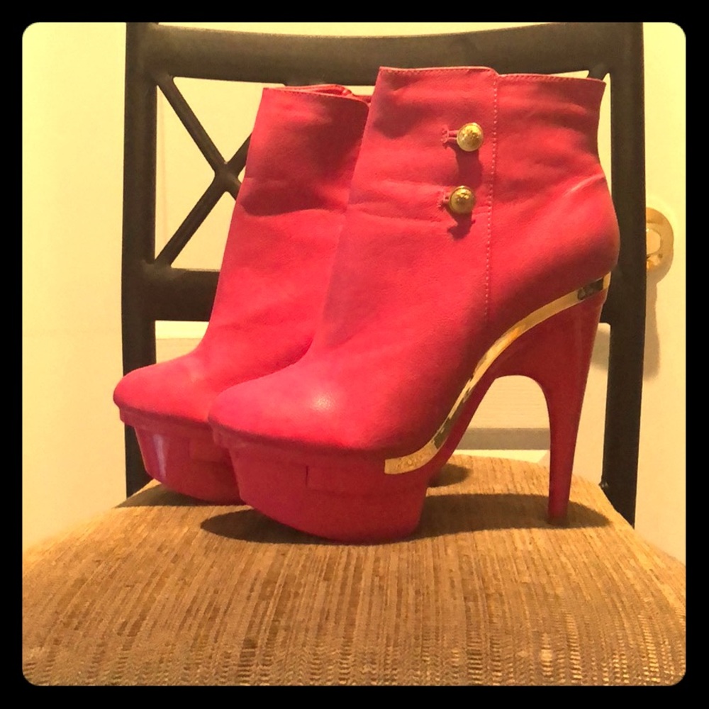 Pink Platform Heels w/ gold accent